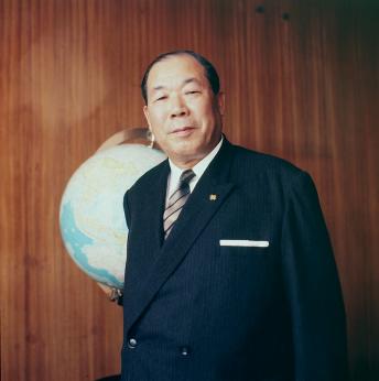 井植岁男