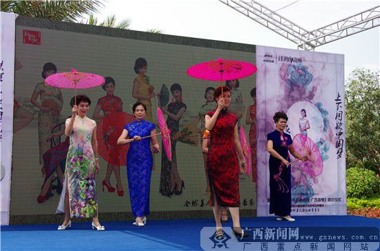 油纸伞天生与旗袍就是绝配。广西新闻网