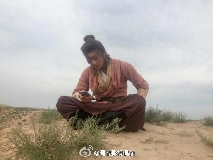 组图：黄子韬再曝至尊宝造型 长发清秀表情落寞