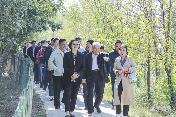 “儒商滨州行 乡音叙乡情”活动与会嘉宾考察滨州市特色产业发展情况